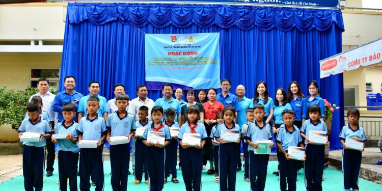 Tuổi trẻ TCT HKVN tiếp thêm sức mạnh đến học sinh vùng cao