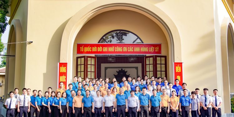 [27/7] TCT tổ chức Lễ dâng hương tưởng niệm các anh hùng liệt sỹ khu vực Long Biên