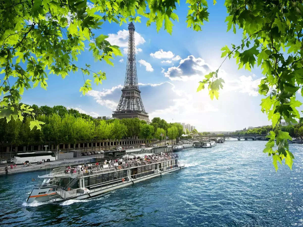 Tận hưởng mùa hè tại Paris