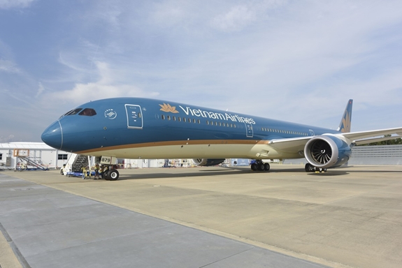 [VTV] Hãng Boeing bàn giao máy bay Boeing 787-10 cho Vietnam Airlines