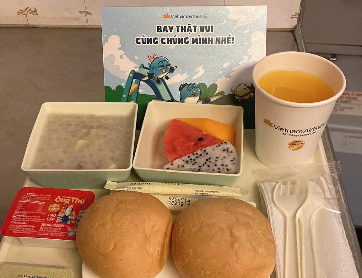 [Vạn dặm nâng niu] Sinh nhật trên không: Khi yêu thương lan toả trên những cánh bay Vietnam Airlines