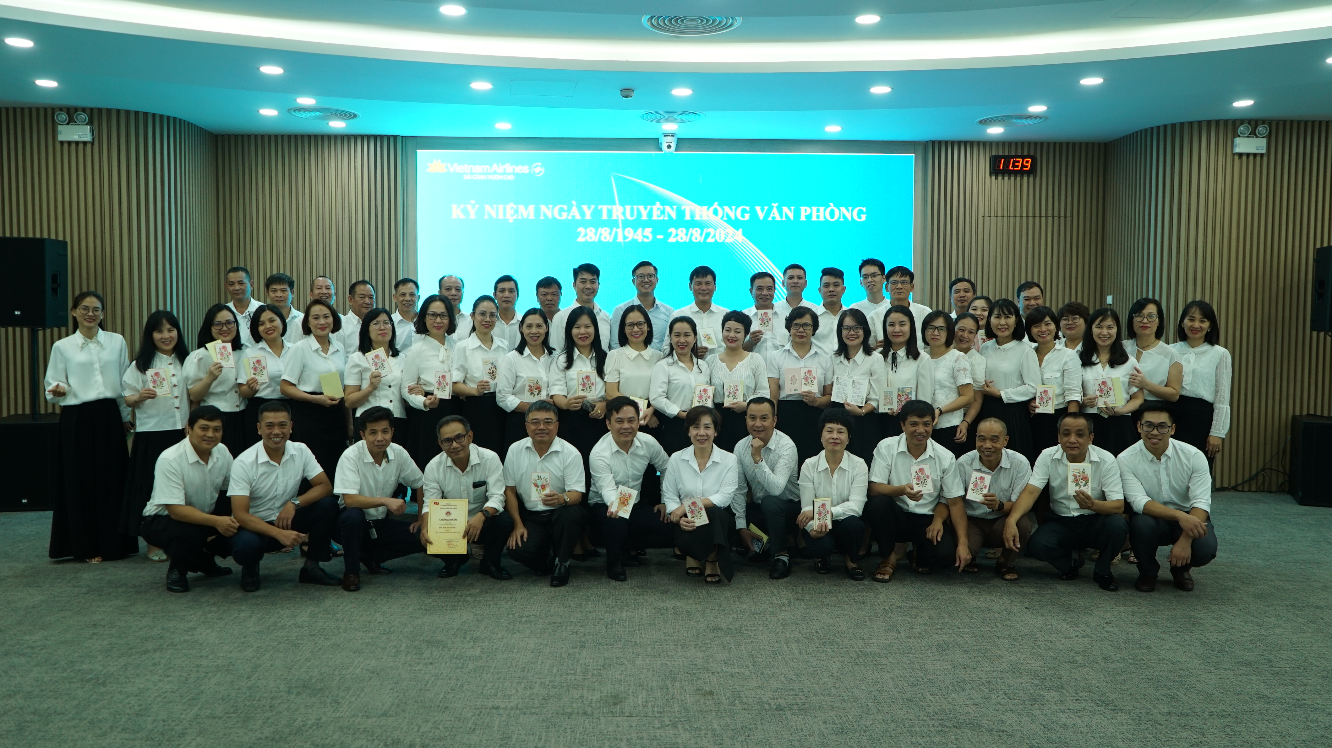 Bài thơ chạm đến trái tim trong ngày Truyền thống Văn phòng