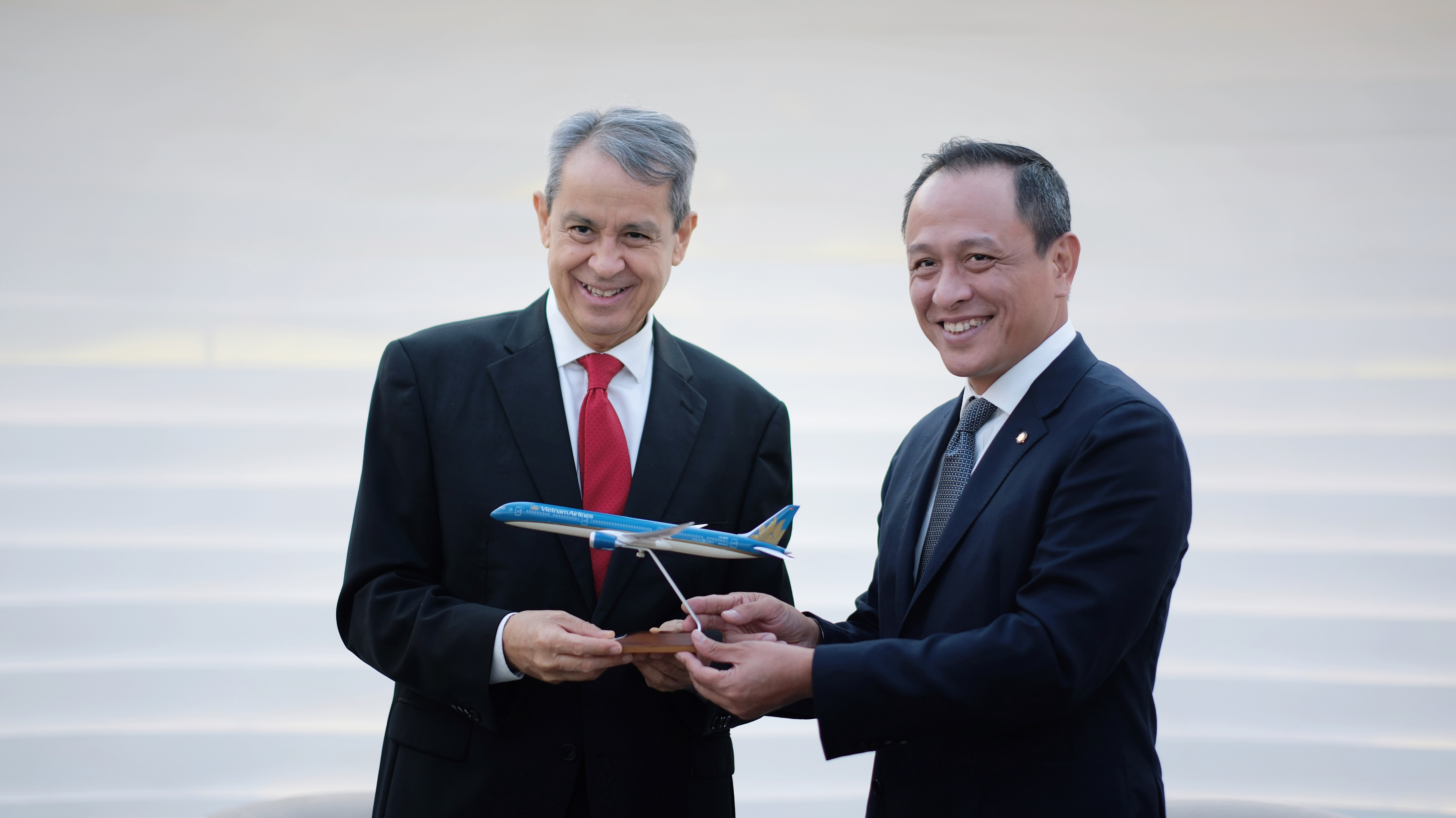 TGĐ Hồng Hà Gặp Gỡ Đại sứ Đặc mệnh Toàn quyền Cộng hòa Mexico tại Việt Nam