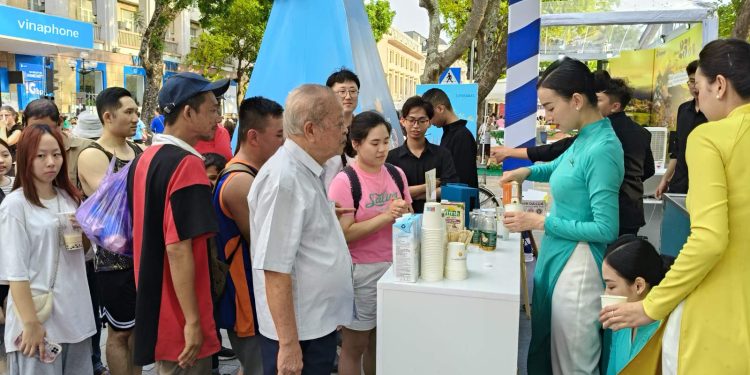 Vietnam Airlines Festa Hà Nội tạo không khí lễ hội đặc sắc giữa lòng Thủ đô