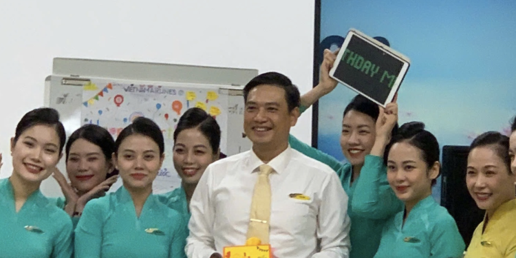 Tiếp viên trưởng Phạm Thái Hoà và “hành trình lột xác”