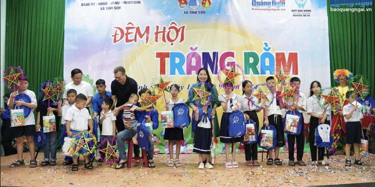 VACS thắp sáng “Đêm hội trăng rằm” cho các em thiếu nhi xã Tịnh Sơn, Quảng Ngãi