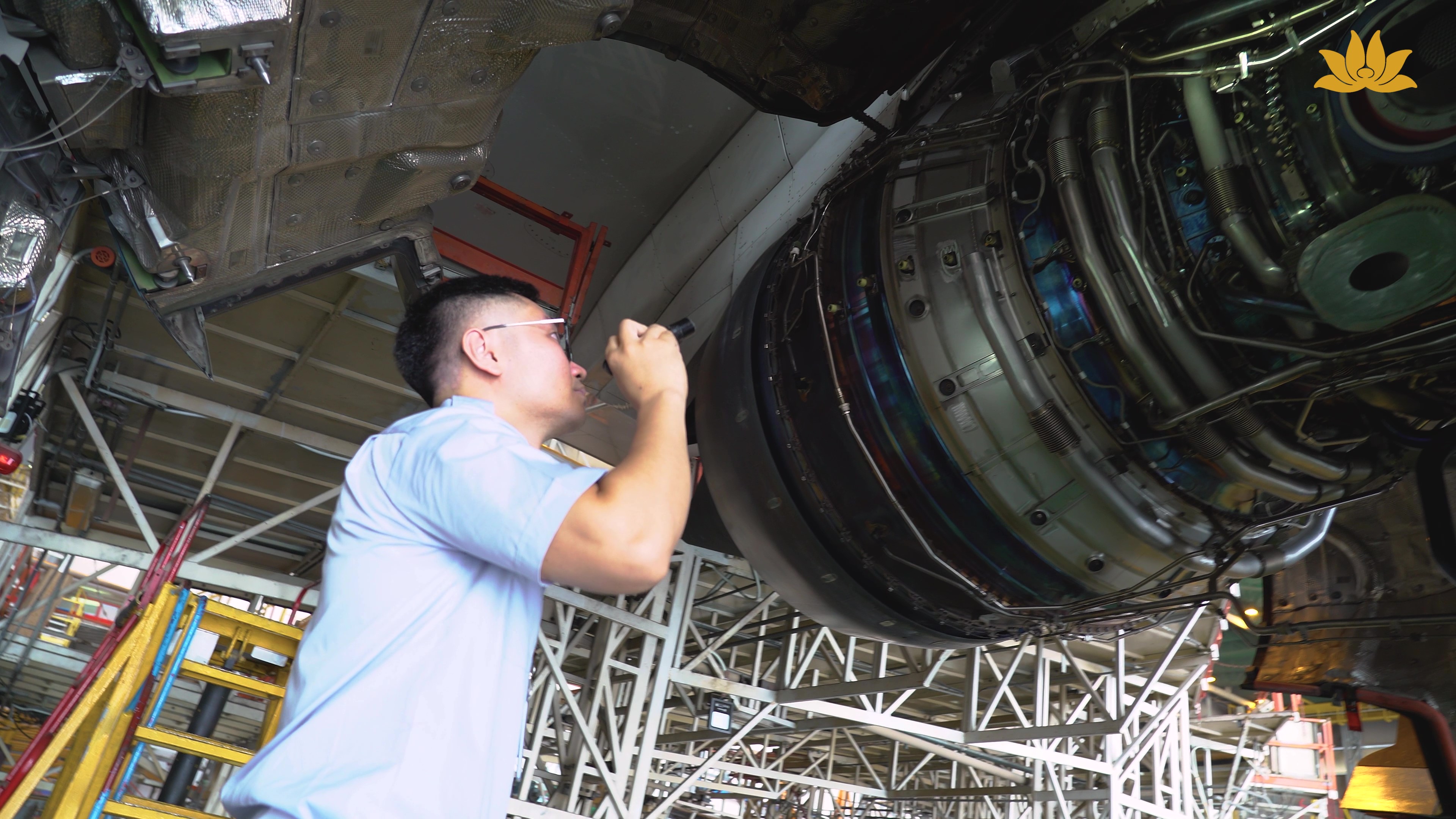 [VNA Who] Làm thế nào để trở thành kỹ sư bảo dưỡng máy bay tại VAECO?