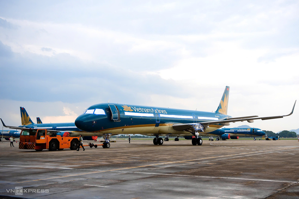 Chằng néo máy bay ở Nội Bài trước siêu bão Yagi