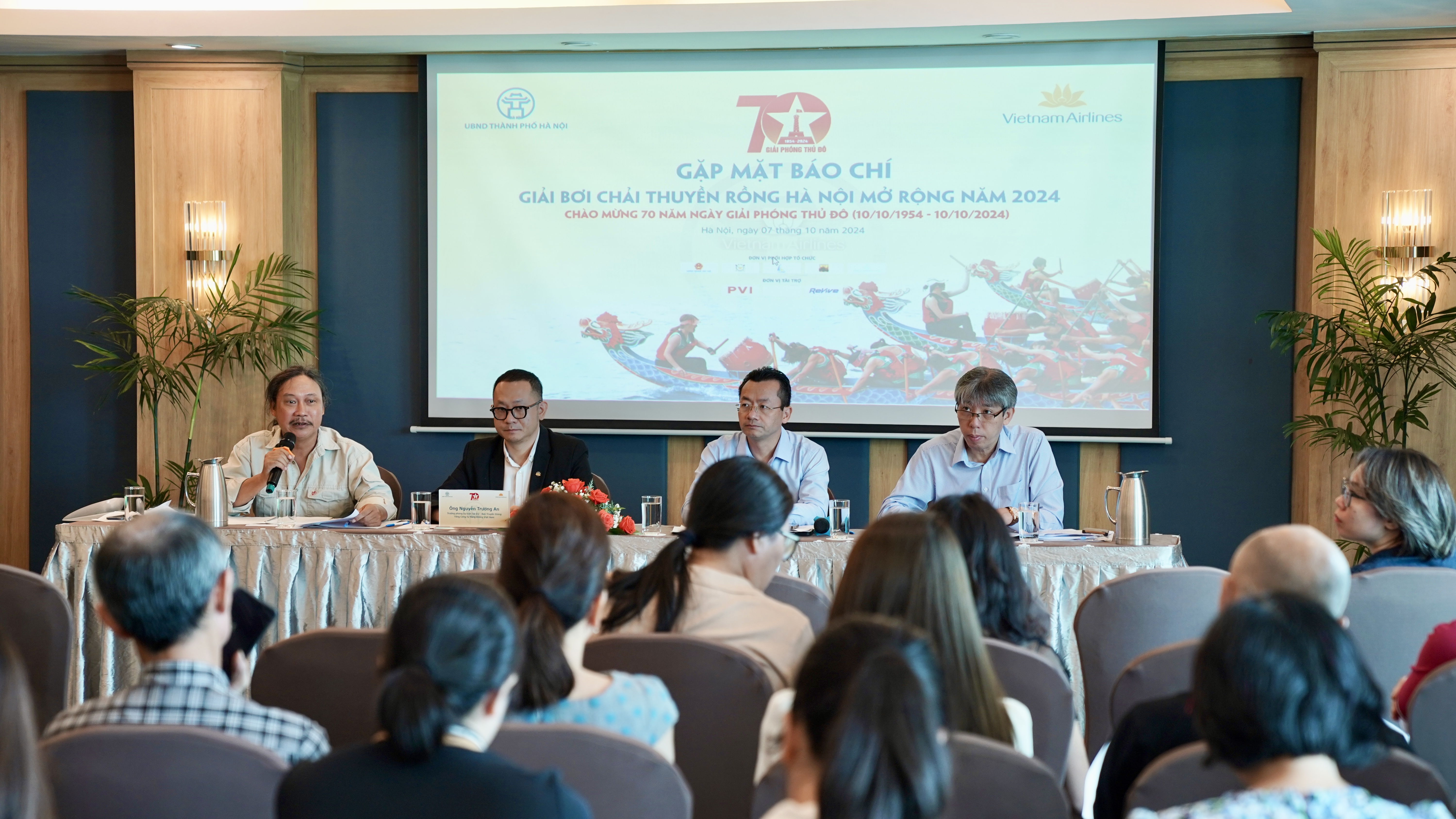 Giải Bơi chải Thuyền rồng Hà Nội Mở rộng 2024: Chào mừng 70 năm ngày Giải phóng Thủ đô