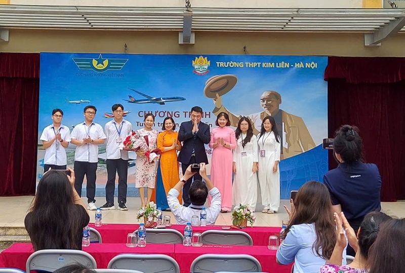 Chuyển đổi số gắn với chuyển đổi xanh và bài học về phát triển bền vững từ mái trường PTTH