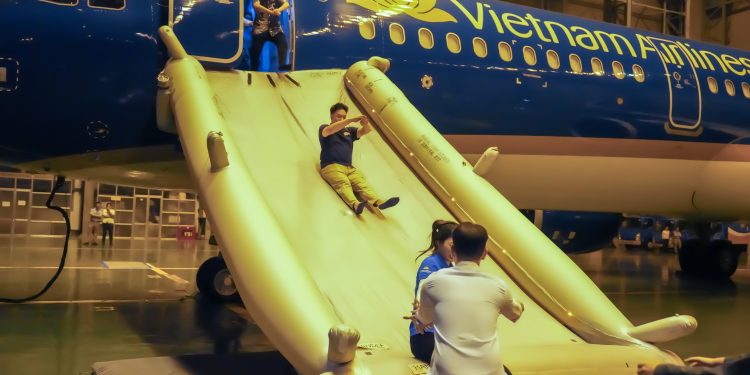 VNA diễn tập quy trình thoát hiểm khẩn nguy, sẵn sàng ứng phó mọi tình huống