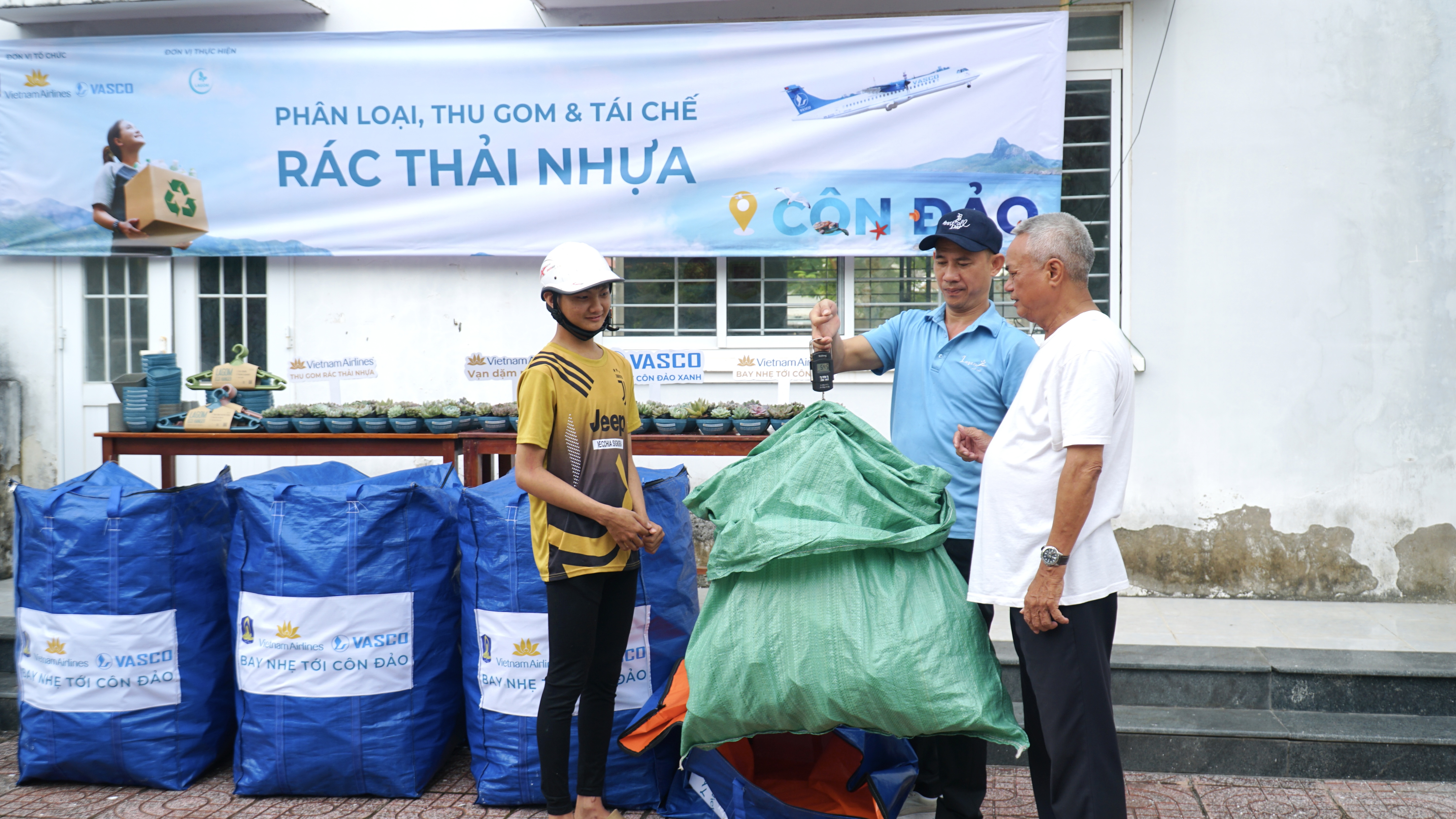 “Bay nhẹ tới Côn Đảo” nối dài hành trình xanh cùng Vietnam Airlines