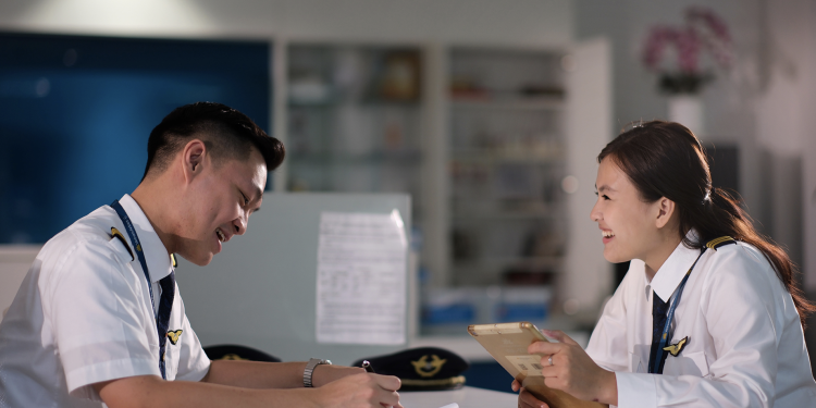 Nữ phi công trẻ và áp lực “con nhà nòi”