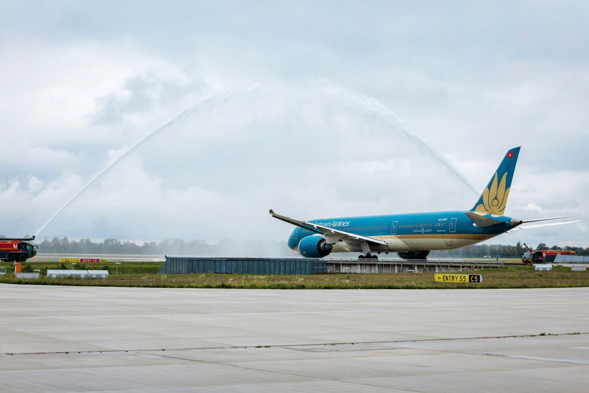 [VNA News] Vietnam Airlines khai trương đường bay thẳng đến thành phố Munich, Đức