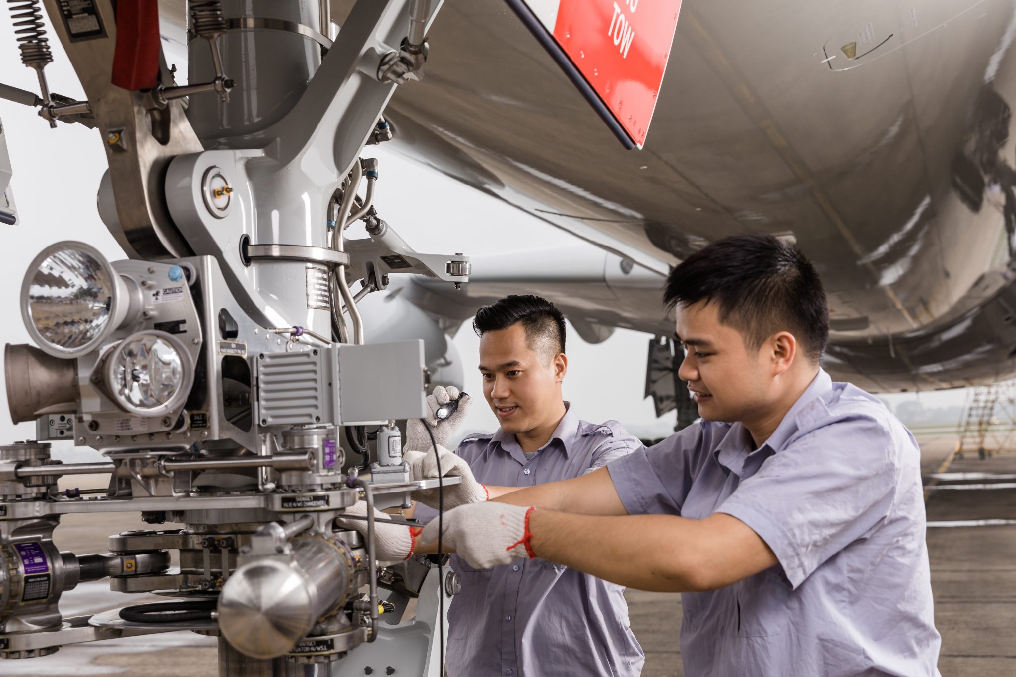 [VNA How] Bộ phận càng của máy bay hoạt động như thế nào?