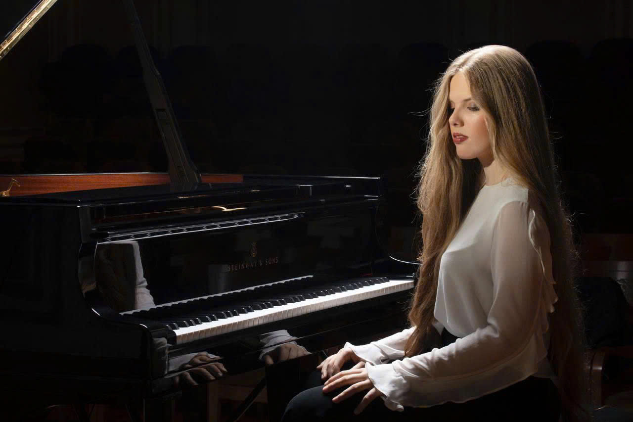 Nghệ sĩ piano Eva Gevorgyan: ‘Tôi luôn mơ ước được đến Việt Nam’