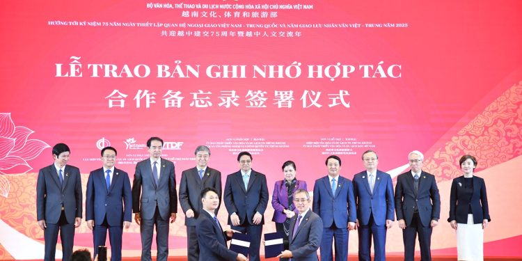 VNA ký hợp tác đưa gần 300.000 khách du lịch Trung Quốc đến Việt Nam