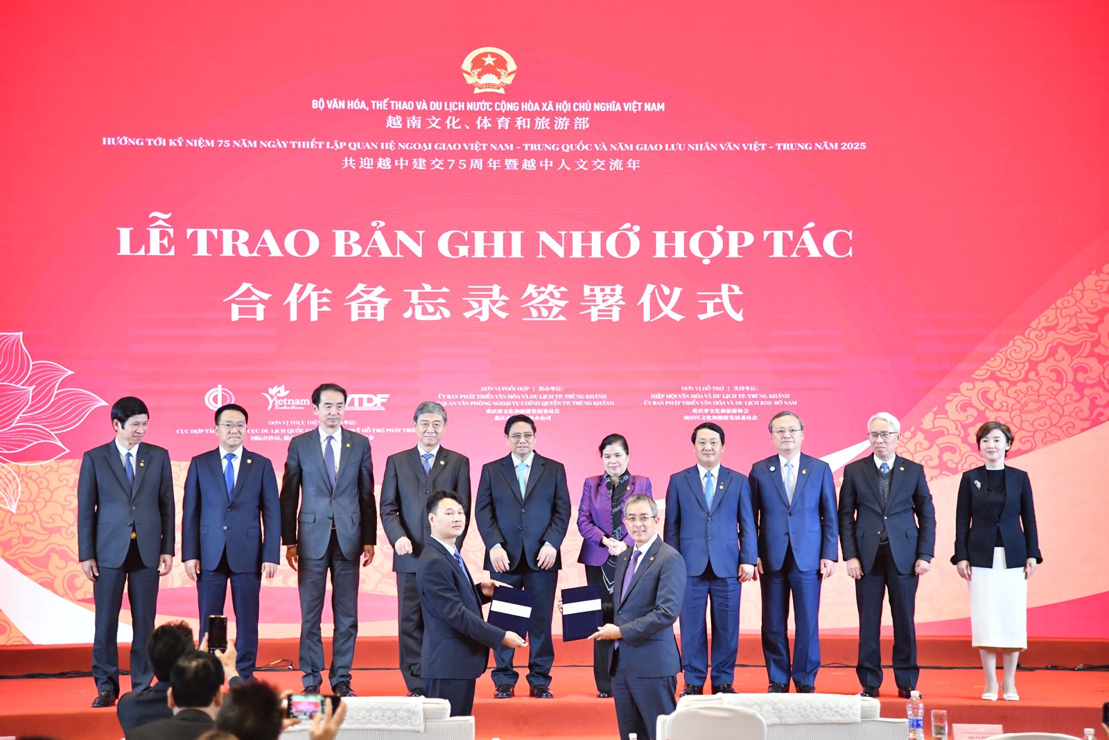 VNA ký hợp tác đưa gần 300.000 khách du lịch Trung Quốc đến Việt Nam