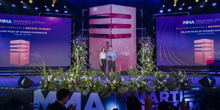 Vietnam Airlines nhận “cú đúp” giải thưởng tại MMA Smarties 2024
