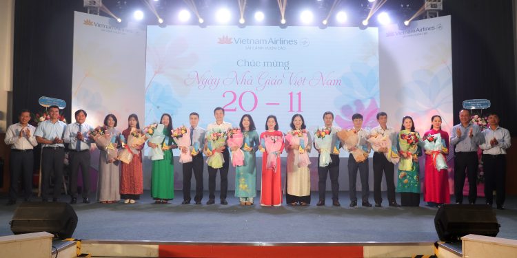 Lễ tri ân các giáo viên của VNA Group trang trọng tại Trung tâm huấn luyện bay