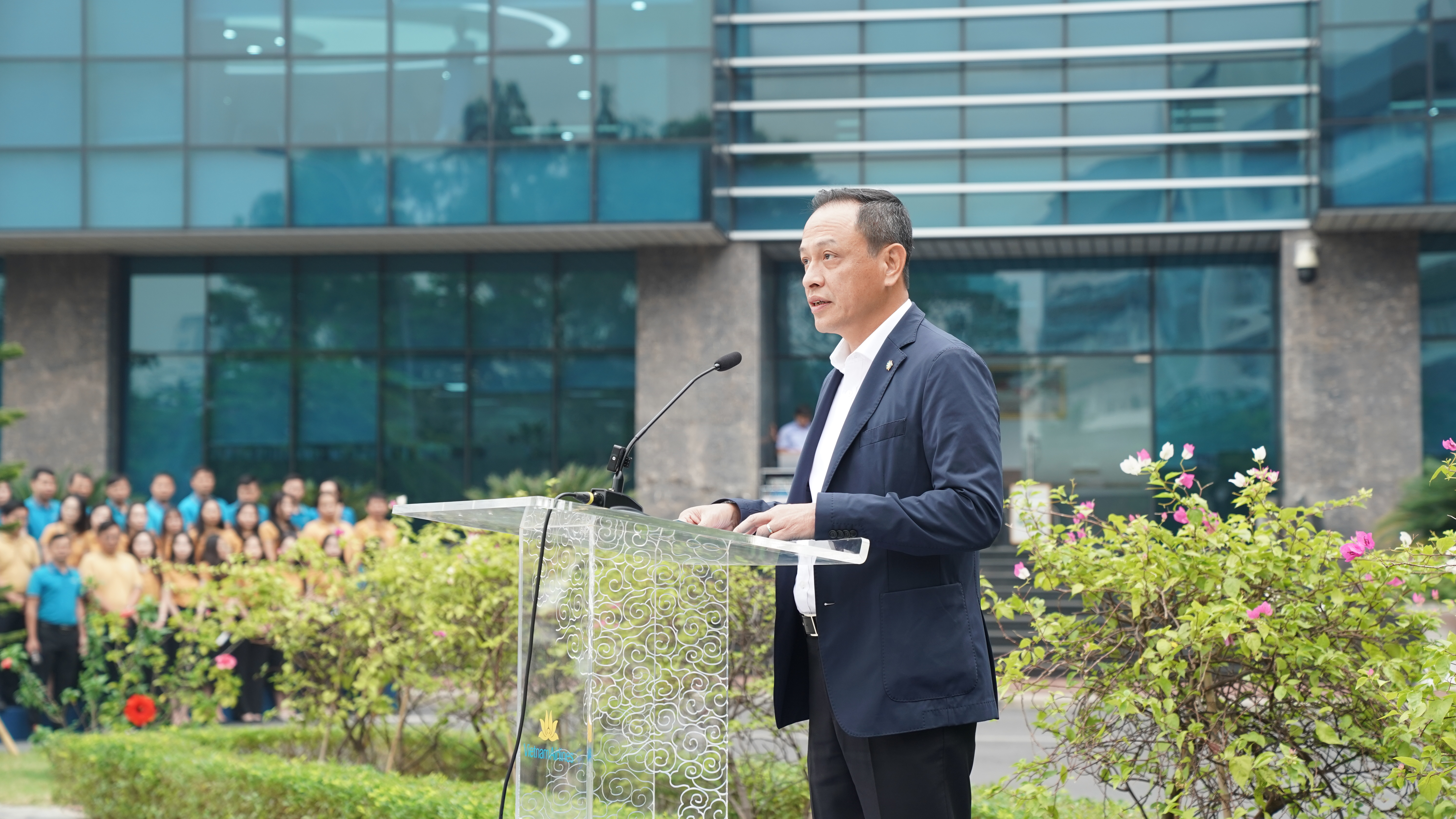 Chào cờ Tháng 11/2024: Bứt tốc hoàn thành tốt các chỉ tiêu, nhiệm vụ của năm