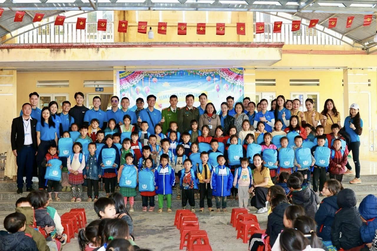 Nhóm bay 6.7 – Mang “nắng ấm” đến Bản Mù, Yên Bái