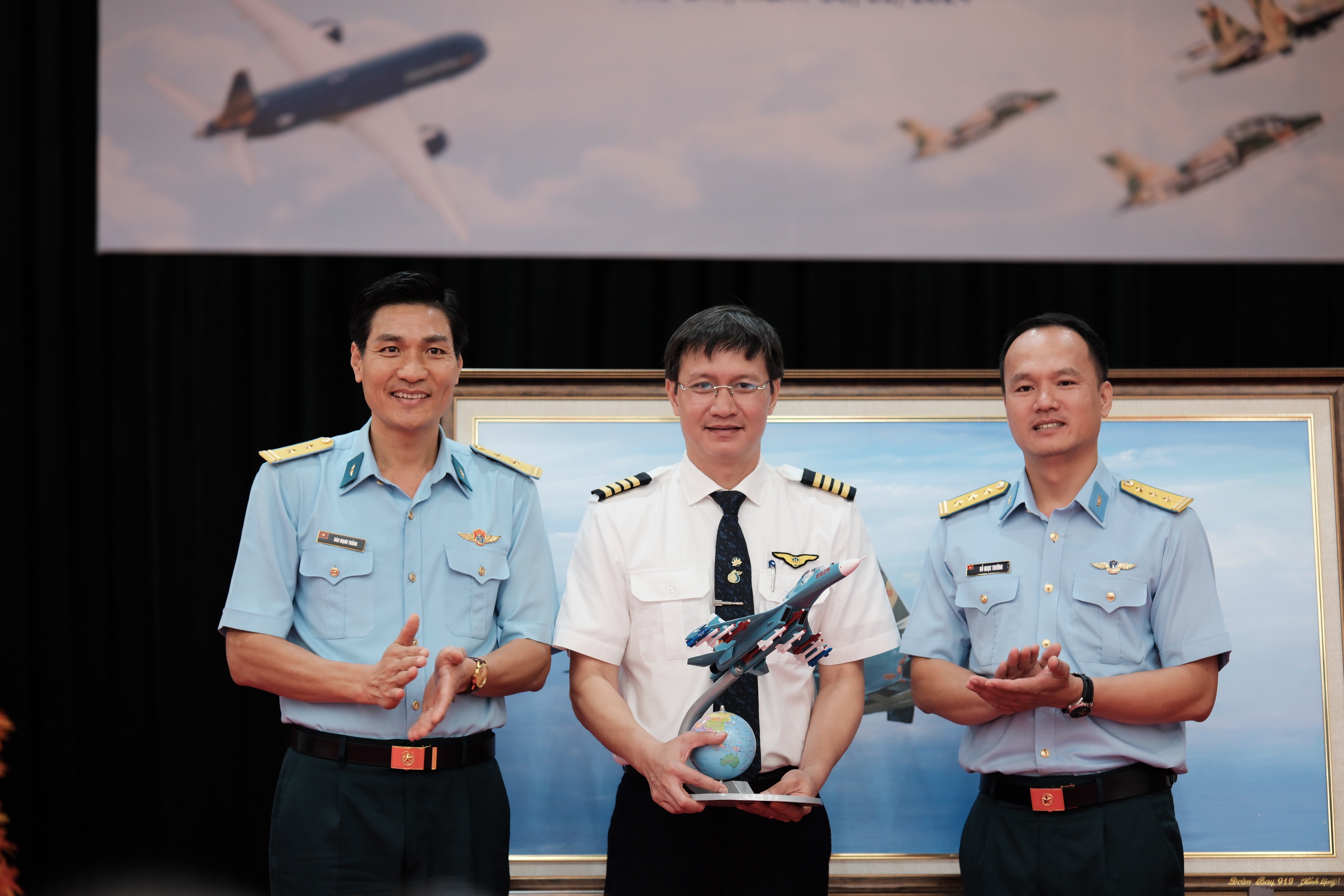 [Recap] Giao lưu chương trình “Tự hào truyền thống – Chắp cánh tương lai”