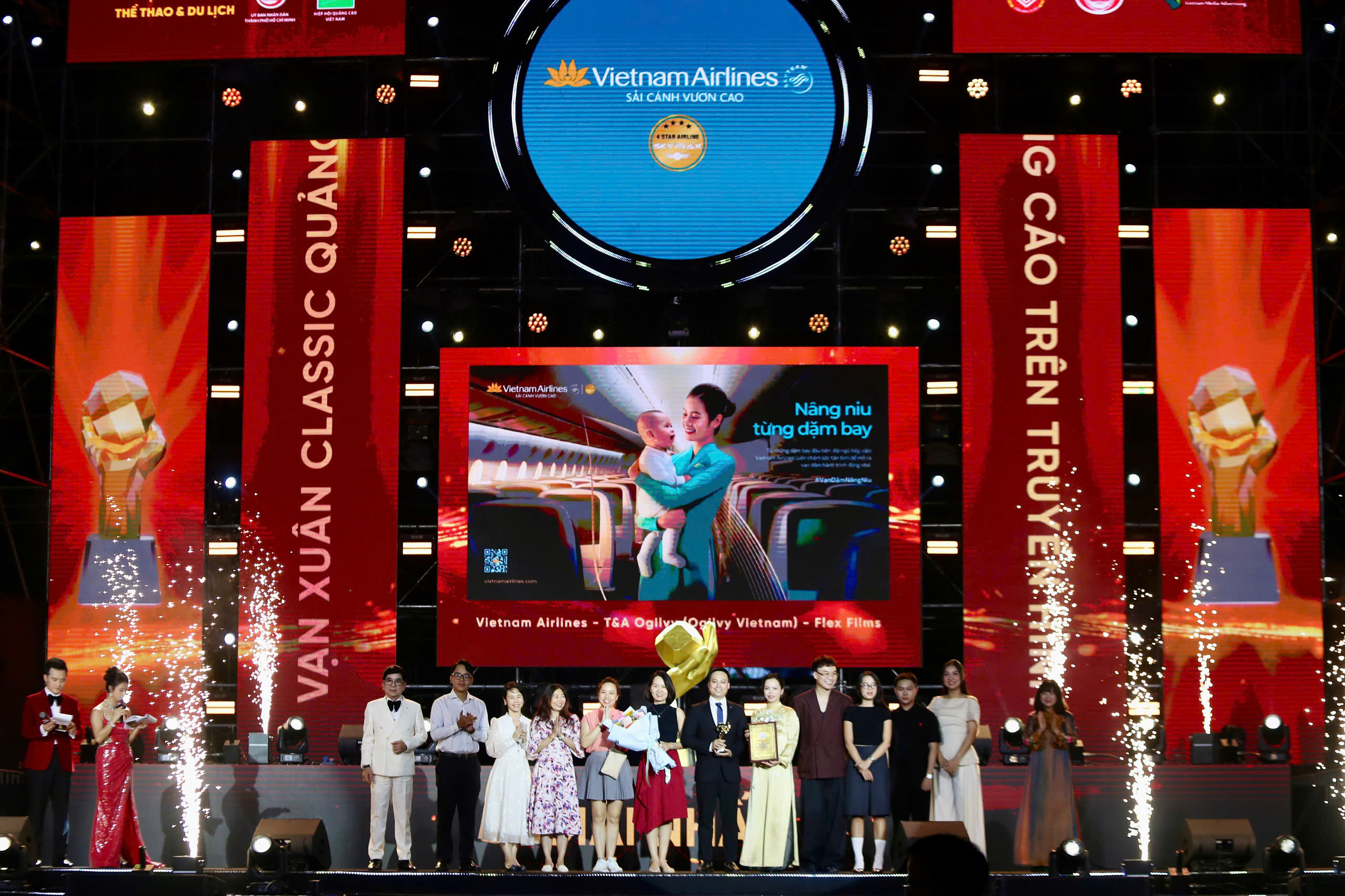 “Vạn Dặm Nâng Niu”, chiến dịch quảng cáo của Vietnam Airlines giành 2 giải lớn tại Vạn Xuân Awards 2024