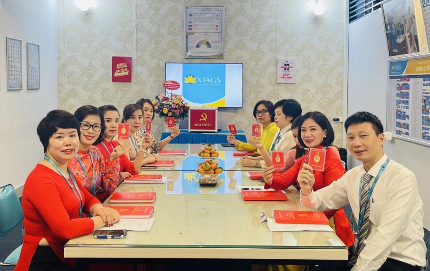 [Búa Liềm Vàng 2024] Chữa “bệnh lười” học nghị quyết của Đảng tại Chi bộ Phục vụ hành khách Quốc tế