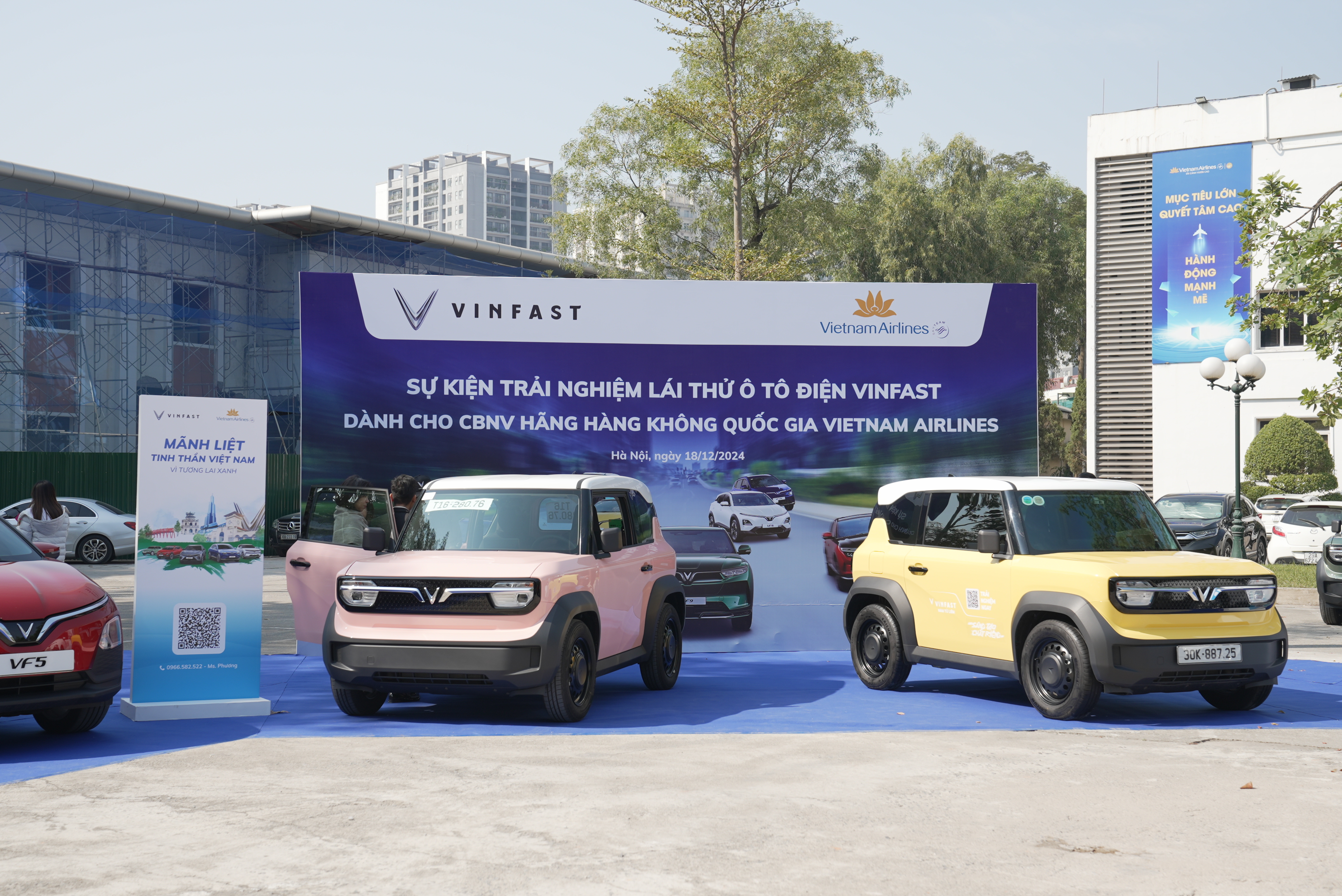 CBNV Vietnam Airlines hào hứng tham gia trải nghiệm lái thử xe VinFast