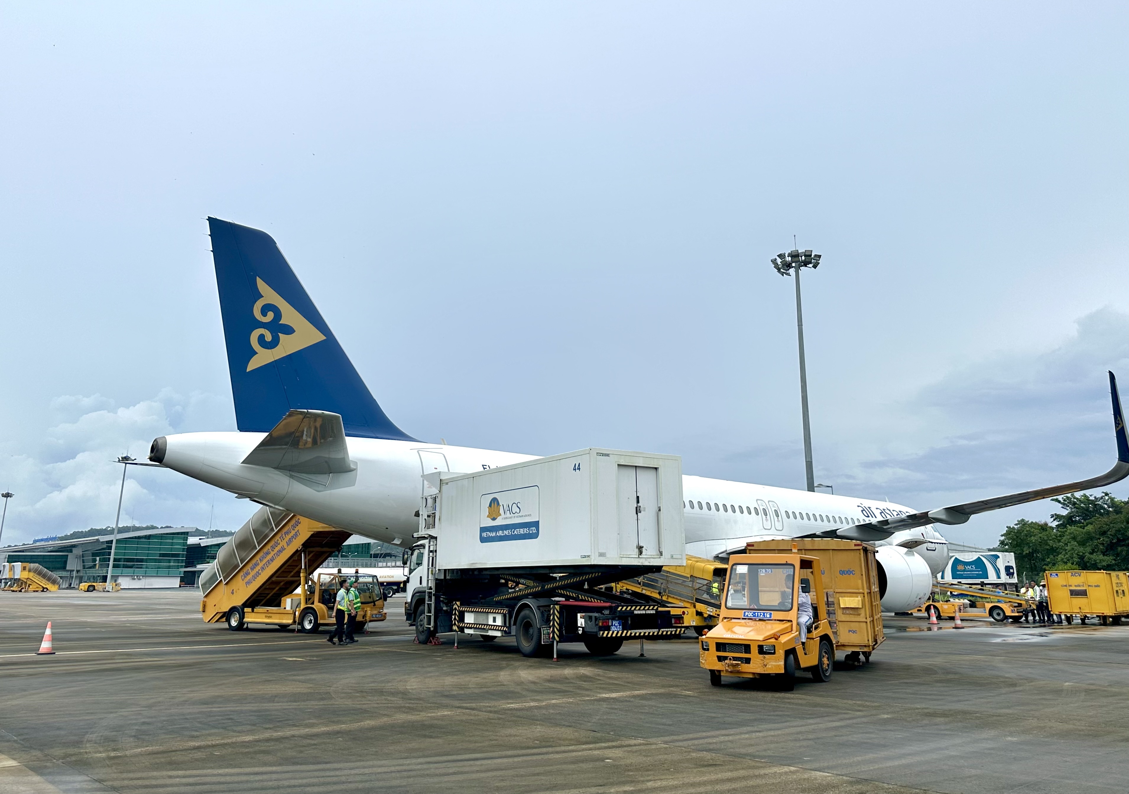 VACS tất bật với mùa cao điểm cung ứng suất ăn hàng không tại Phú Quốc