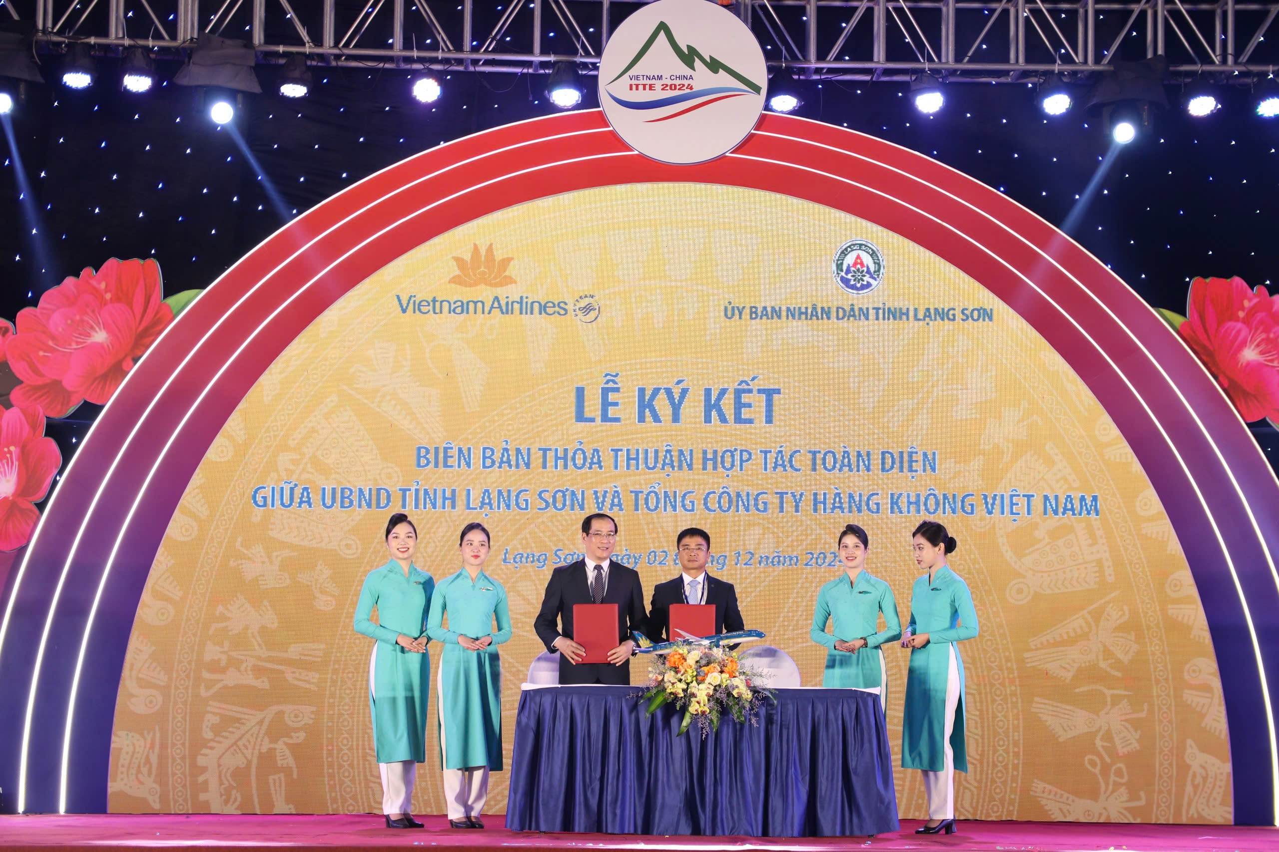 Vietnam Airlines “bắt tay” Lạng Sơn xúc tiến du lịch, đầu tư thương mại