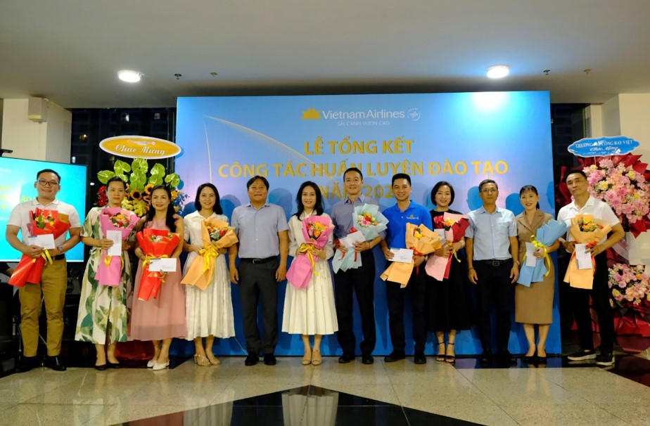 FTC tổ chức Lễ tổng kết công tác đào tạo và vinh danh giáo viên tiêu biểu năm 2024