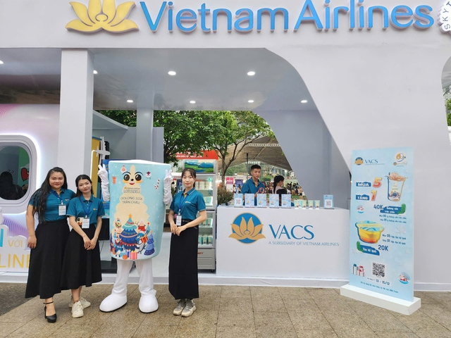Trà sữa trên Vietnam Airlines từng mê hoặc mọi người cùng hẹn bạn ở phố đi bộ Nguyễn Huệ tại HOZO Super Fest 2024