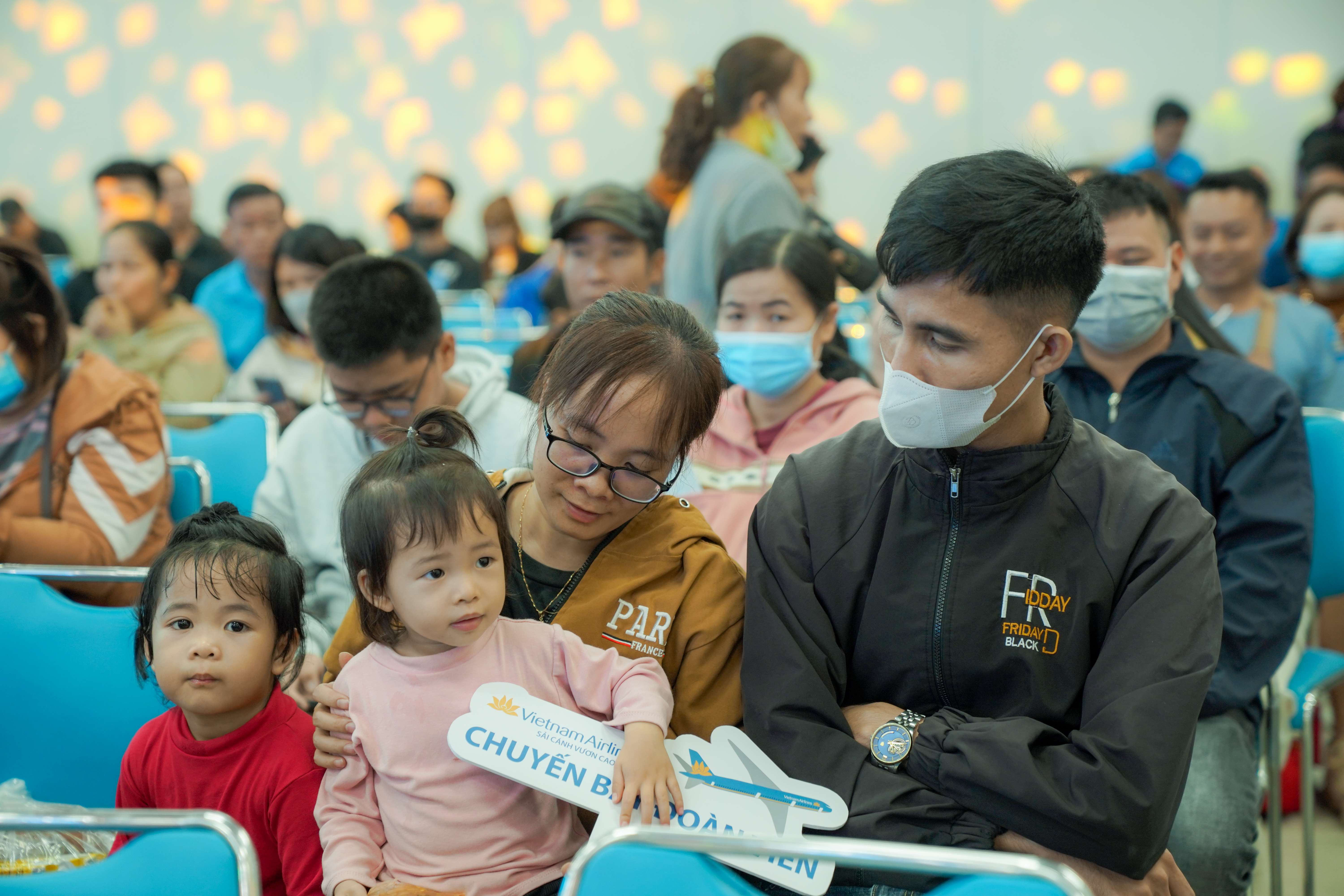 Các chuyến bay miễn phí đưa công nhân về quê ăn tết