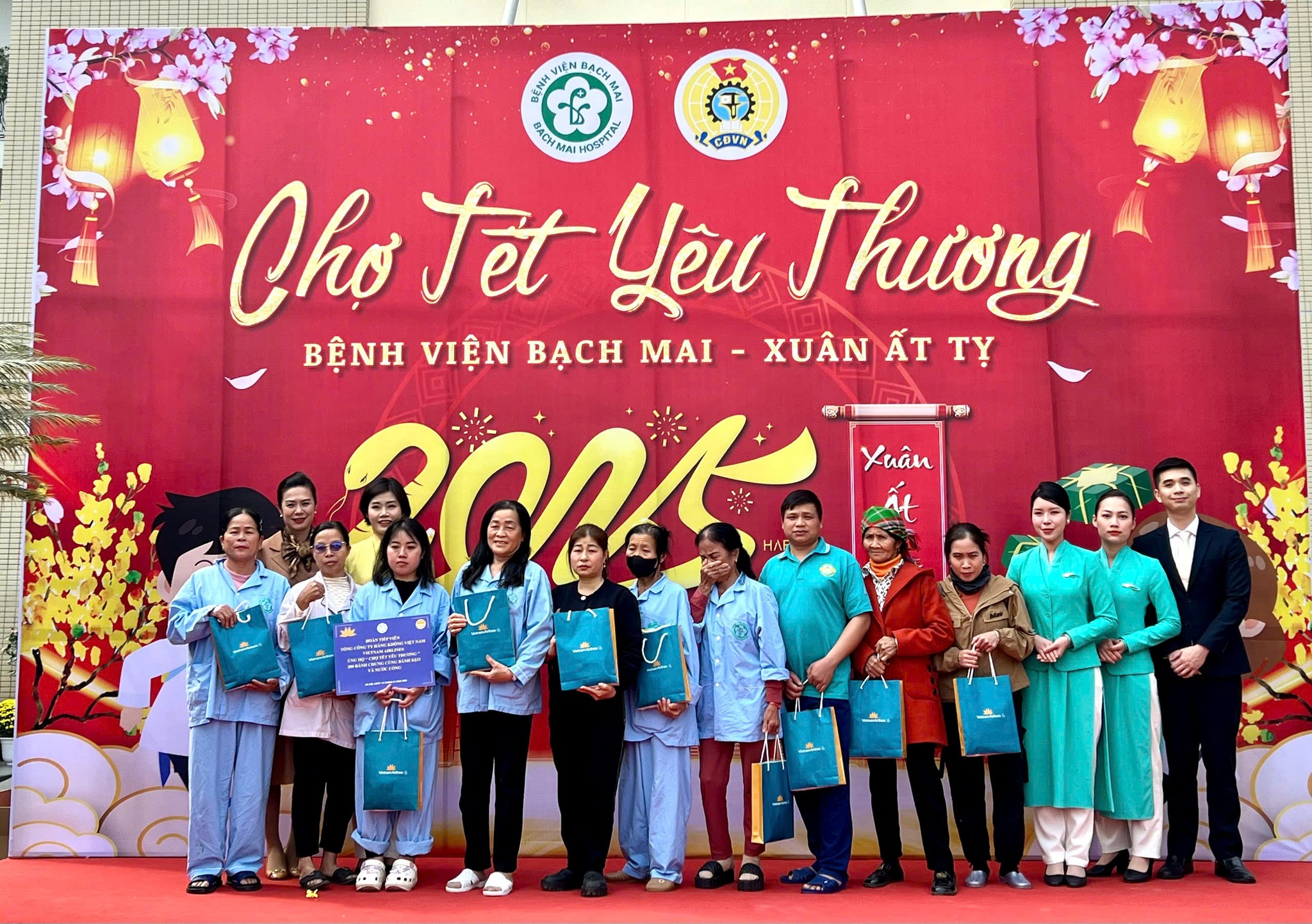 Đoàn Tiếp viên VNA lan tỏa yêu thương nhân dịp Xuân Ất Tỵ