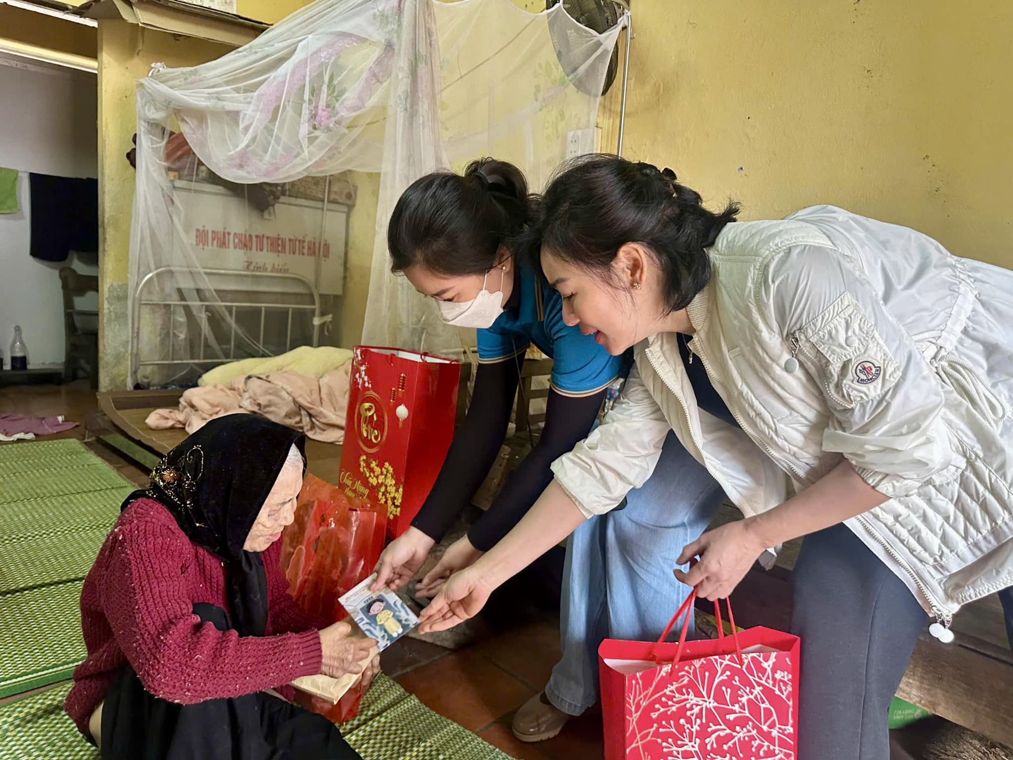 Đoàn Tiếp Viên Vietnam Airlines mang xuân yêu thương đến các bệnh nhân Bệnh Viện Da liễu Bắc Ninh