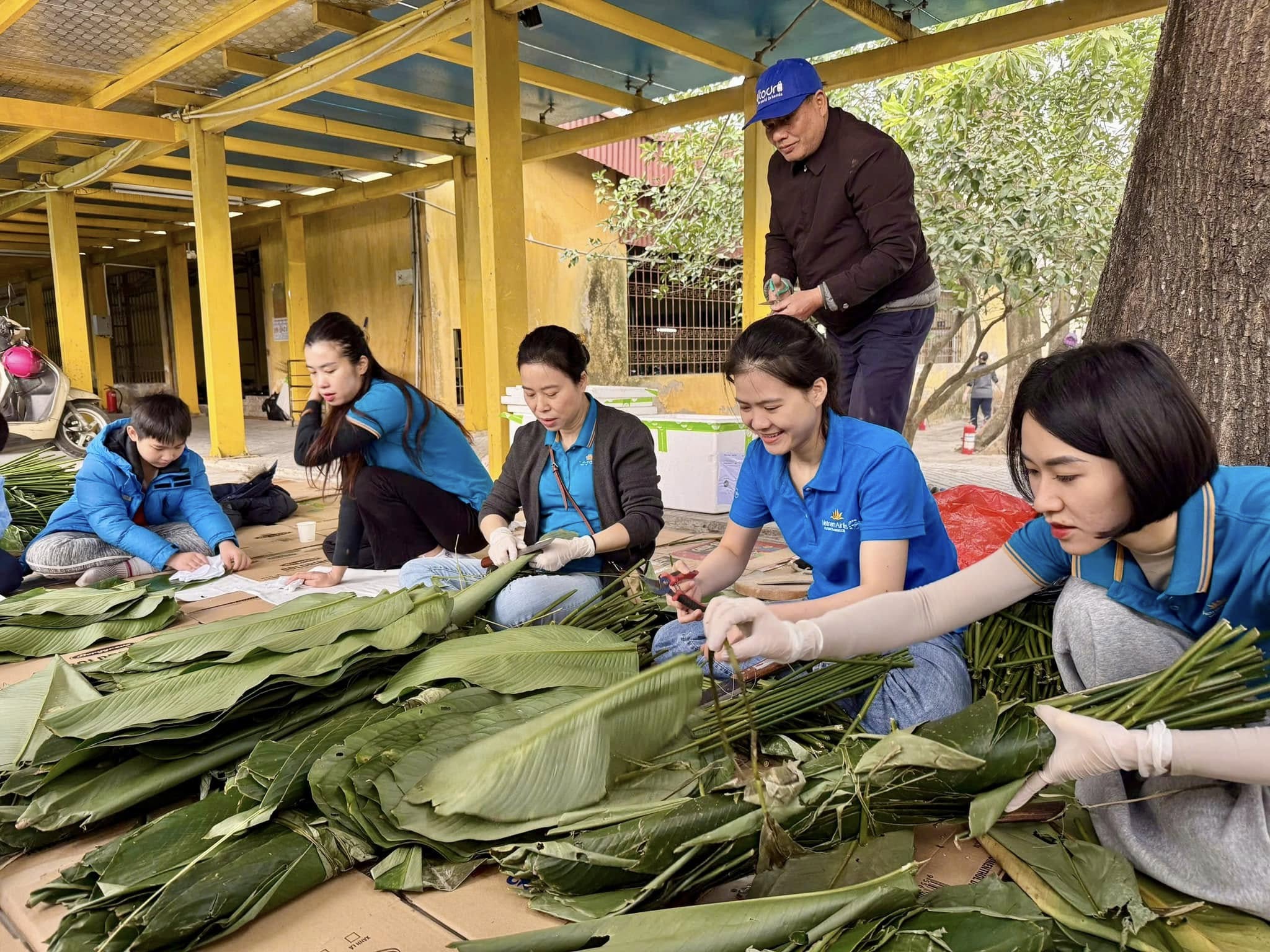 Những chiếc bánh chưng nghĩa tình của Hội thiện nguyện Tiếp viên VNA