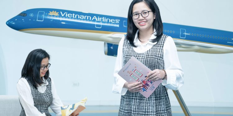 [Những Cánh Sen Vàng] “Cánh sen” 15 năm gắn bó với công việc xếp lịch bay