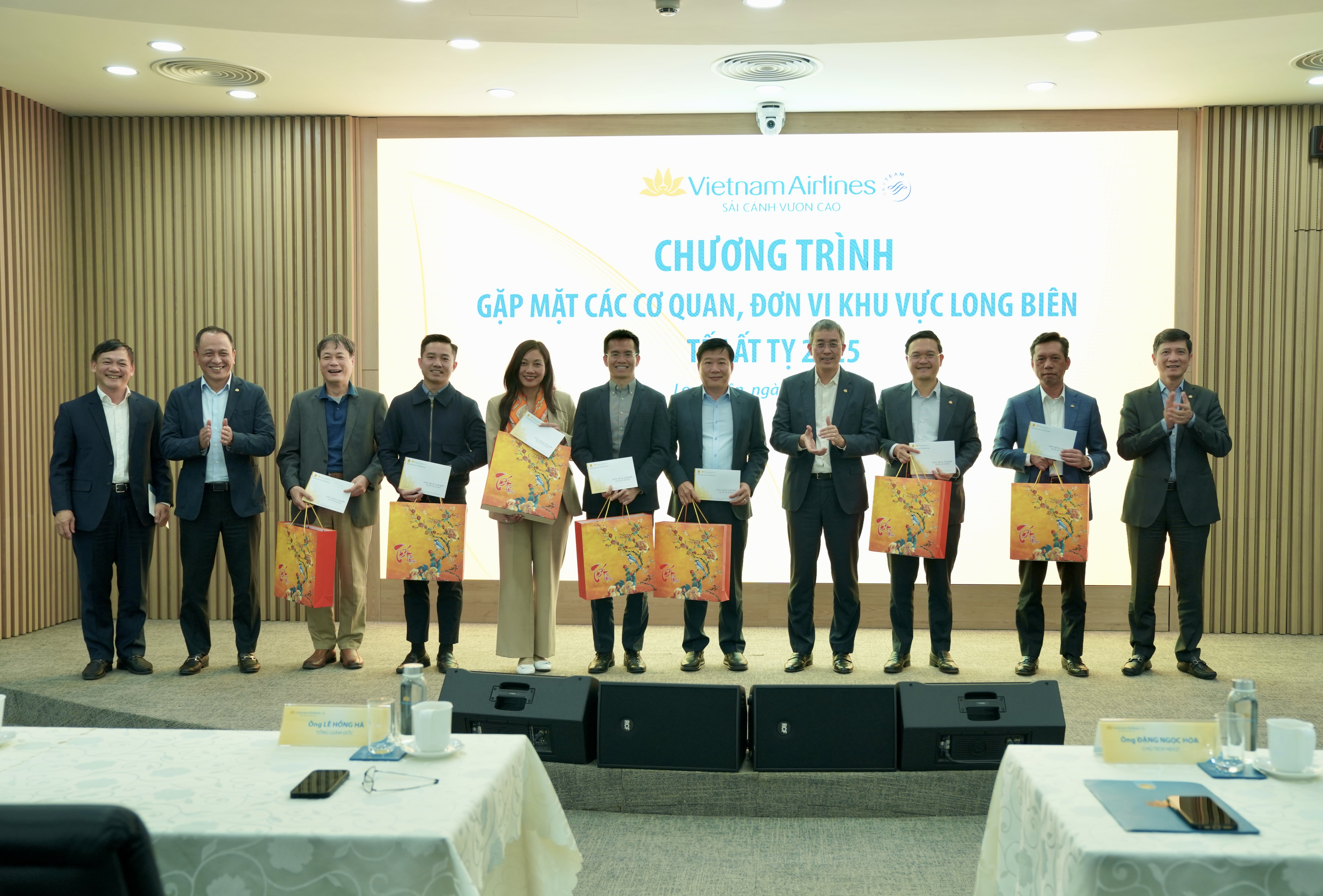 TGĐ Lê Hồng Hà gặp mặt và kiểm tra công tác phục vụ cao điểm Tết Ất Tỵ 2025 tại ba sân bay