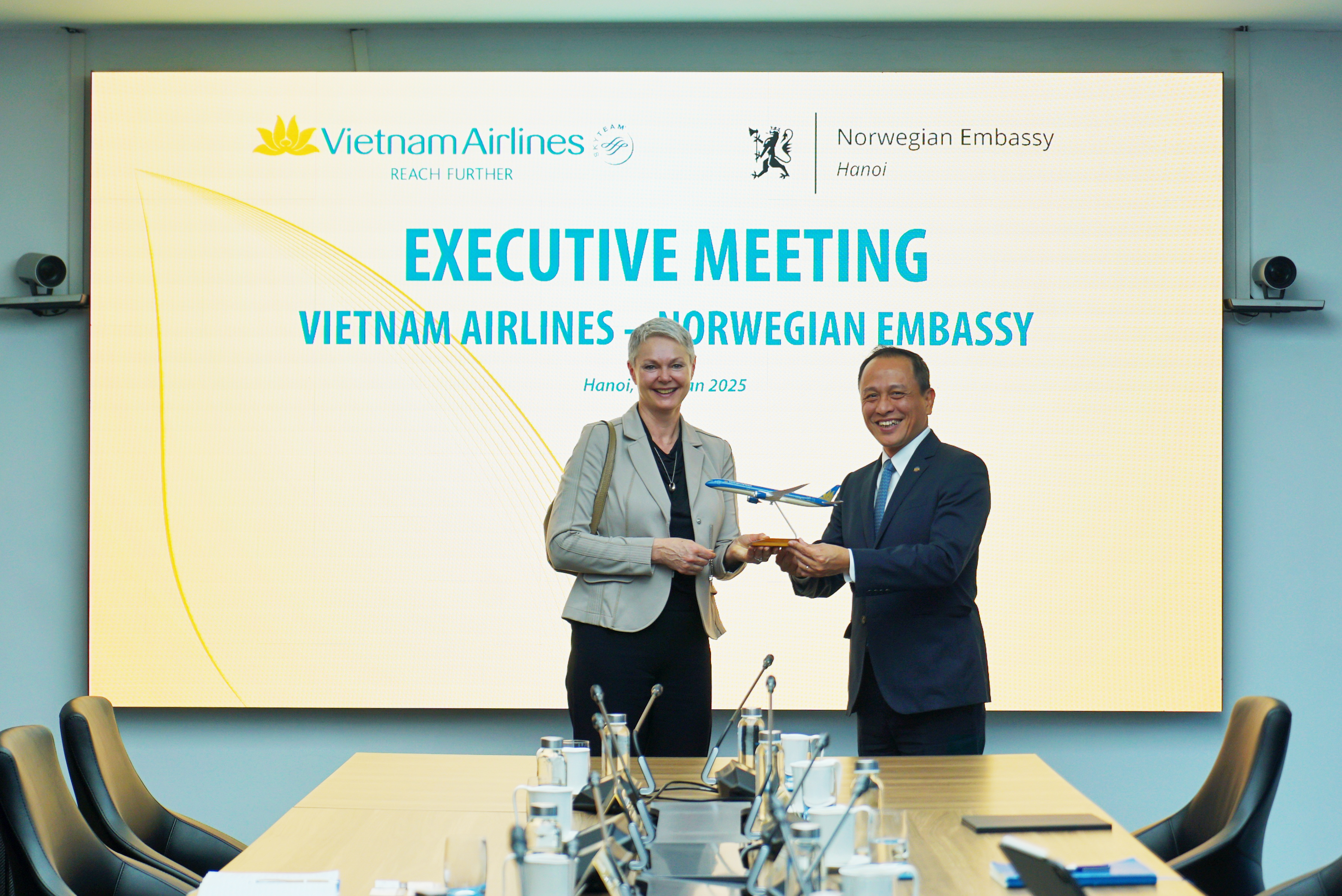 TGĐ Lê Hồng Hà làm việc với Đại sứ Na Uy tại Việt Nam