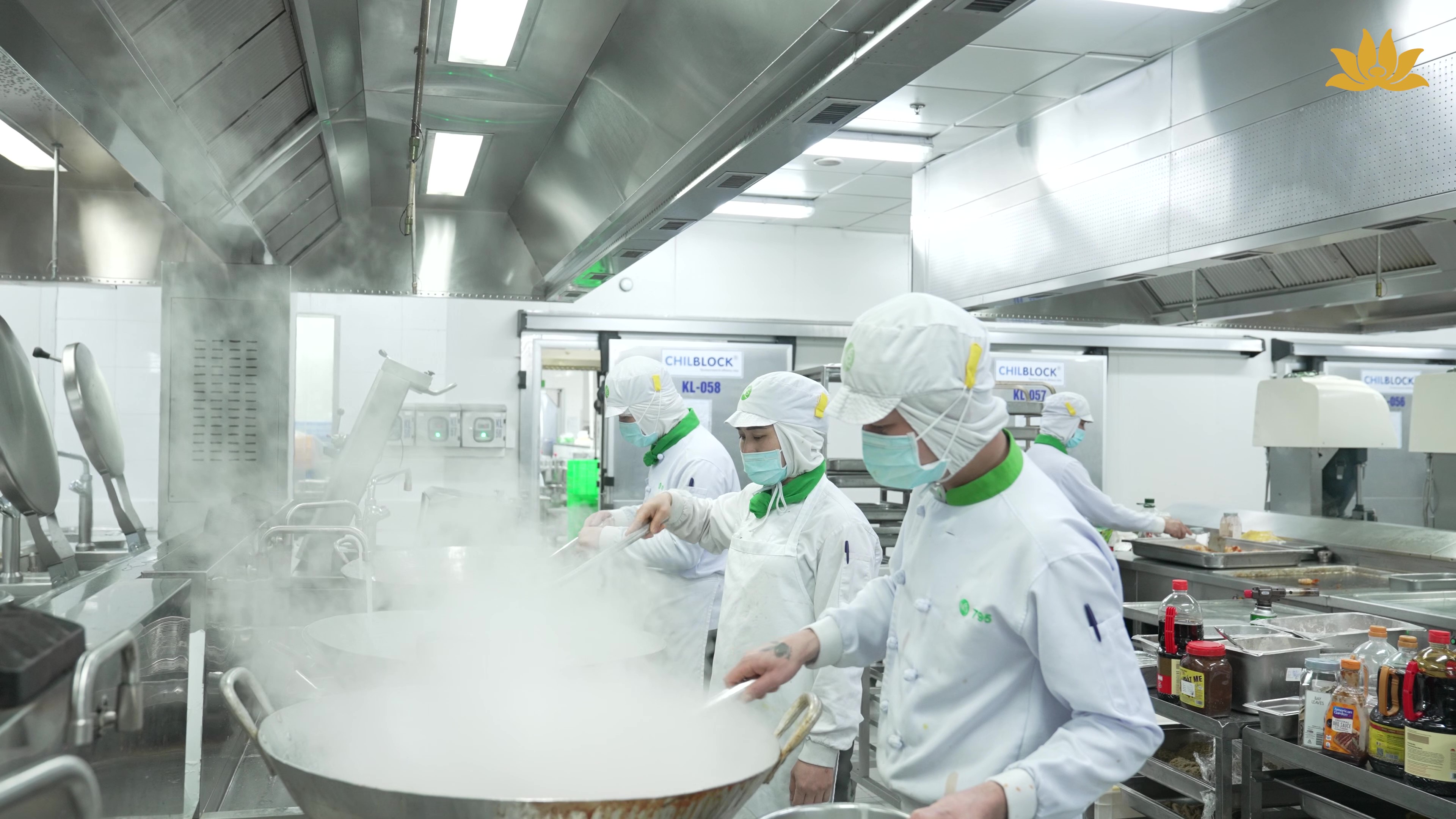 [VNA How] Món ăn Tết trên những chuyến bay của Vietnam Airlines được chế biến như thế nào?