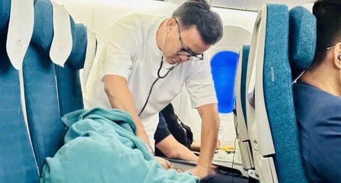 Cấp cứu thành công cho hành khách trên không
