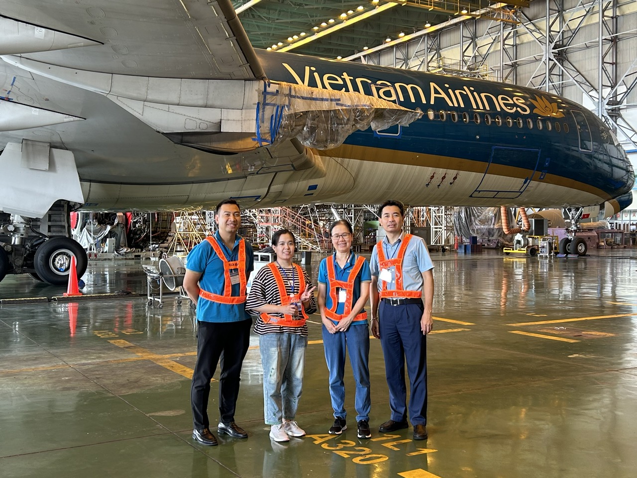 [Những Cánh Sen Vàng] Người đứng sau thành công của những chuyến bay