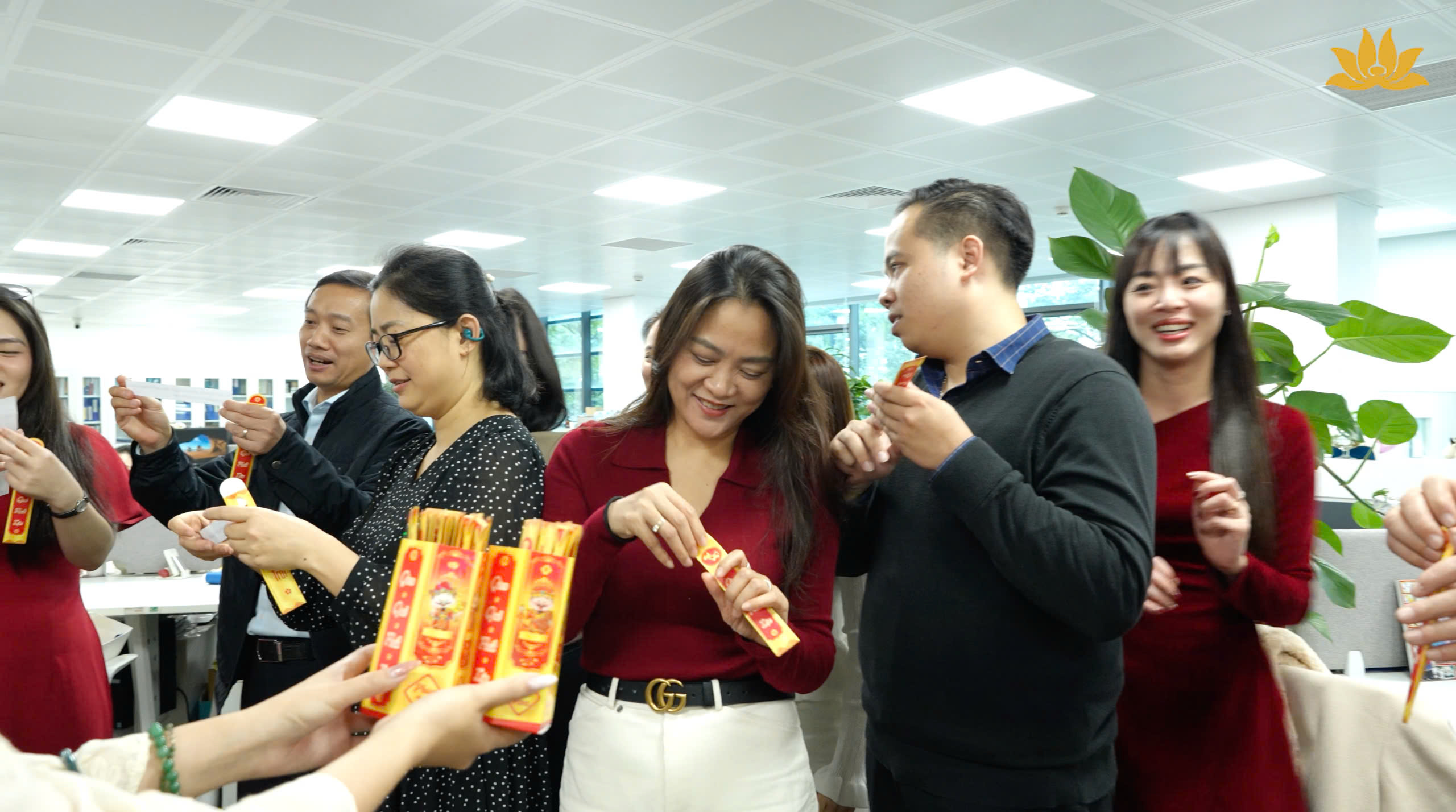 [VNA Special]:  “Gieo quẻ” đầu năm cùng VNA-er!