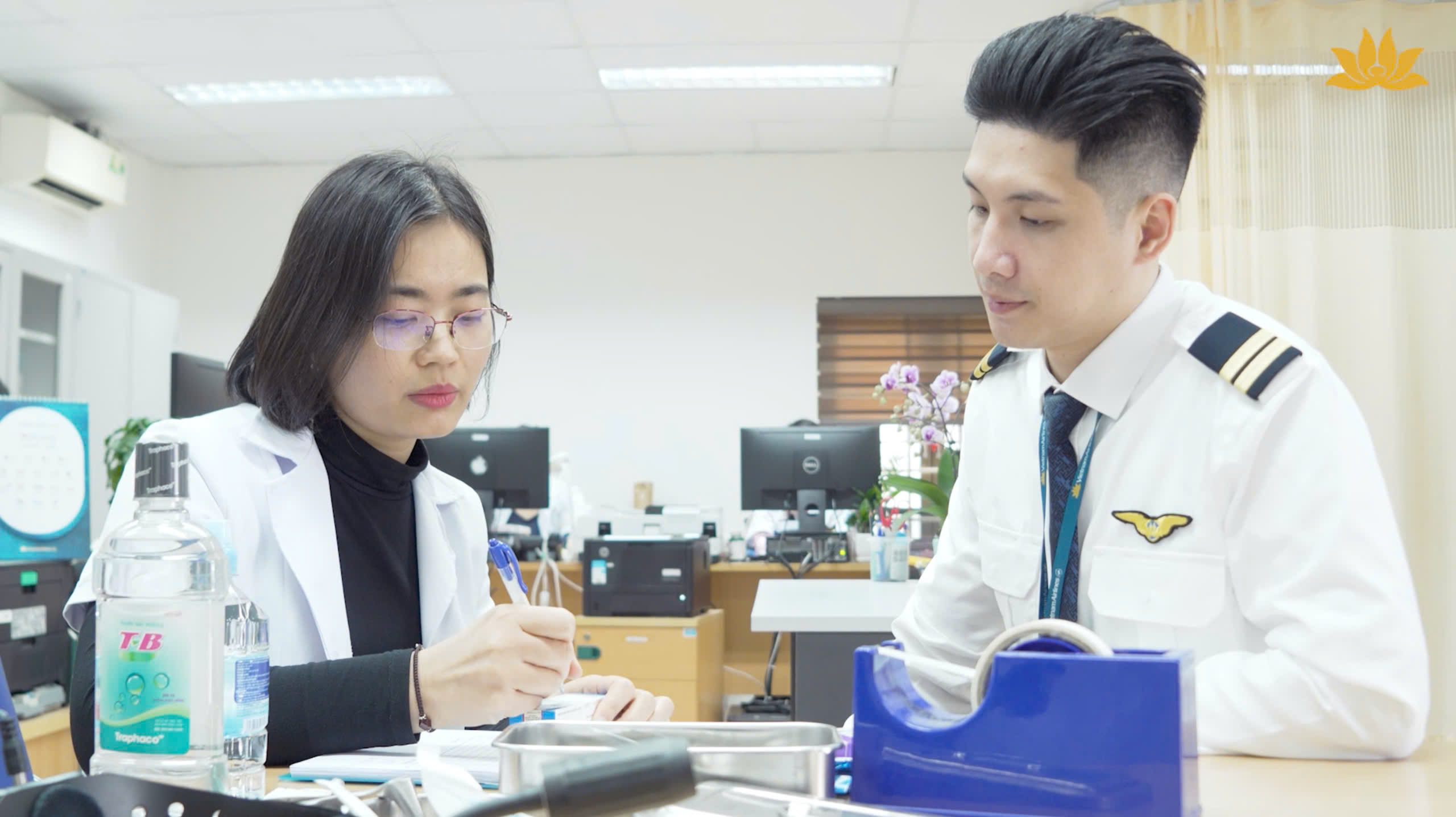 [VNA Who] Nữ Bác sĩ 15 năm chăm sóc sức khoẻ phi công Vietnam Airlines
