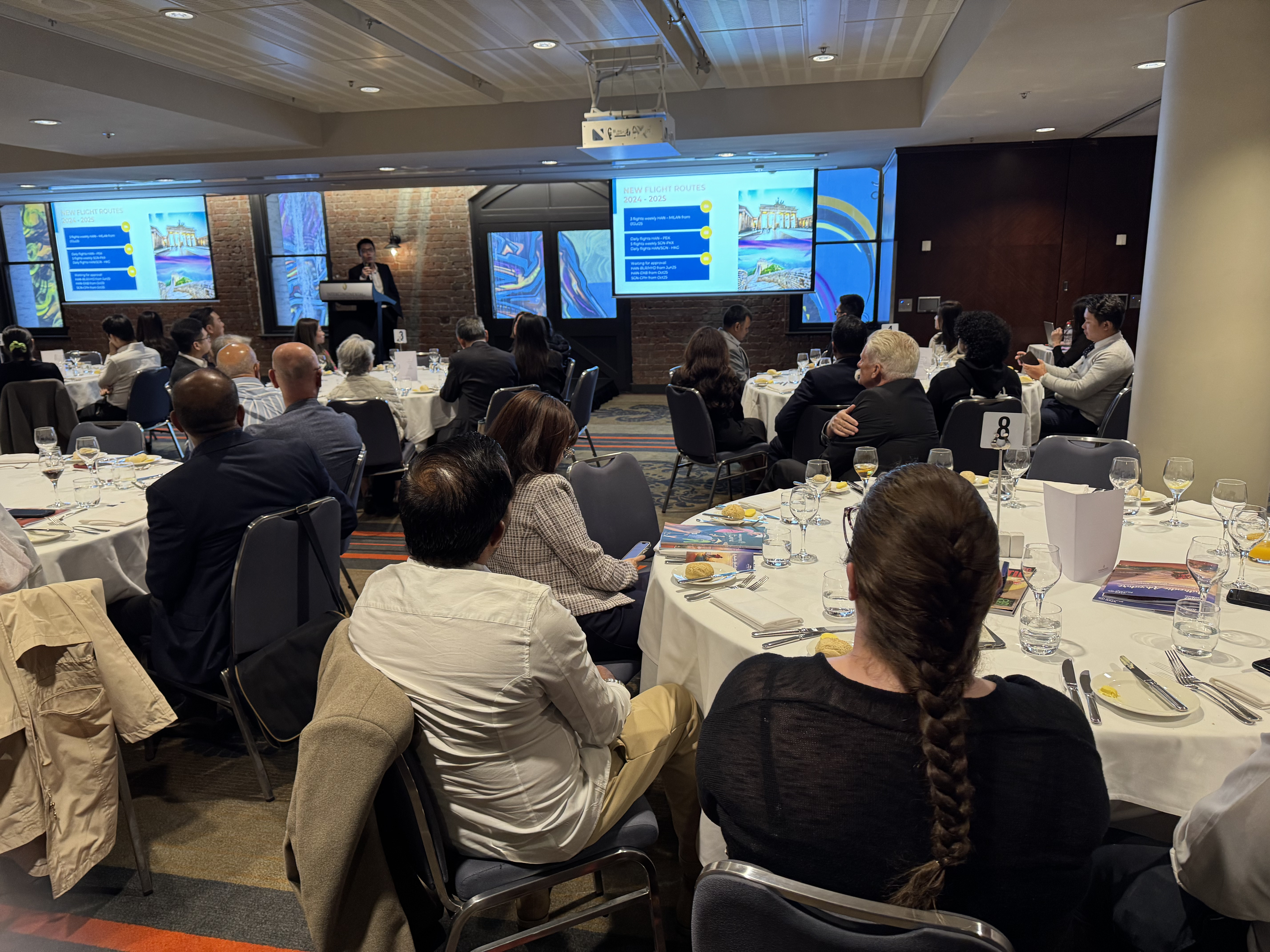 Vietnam Airlines tổ chức sự kiện Kick-off bán 2025 tại Úc