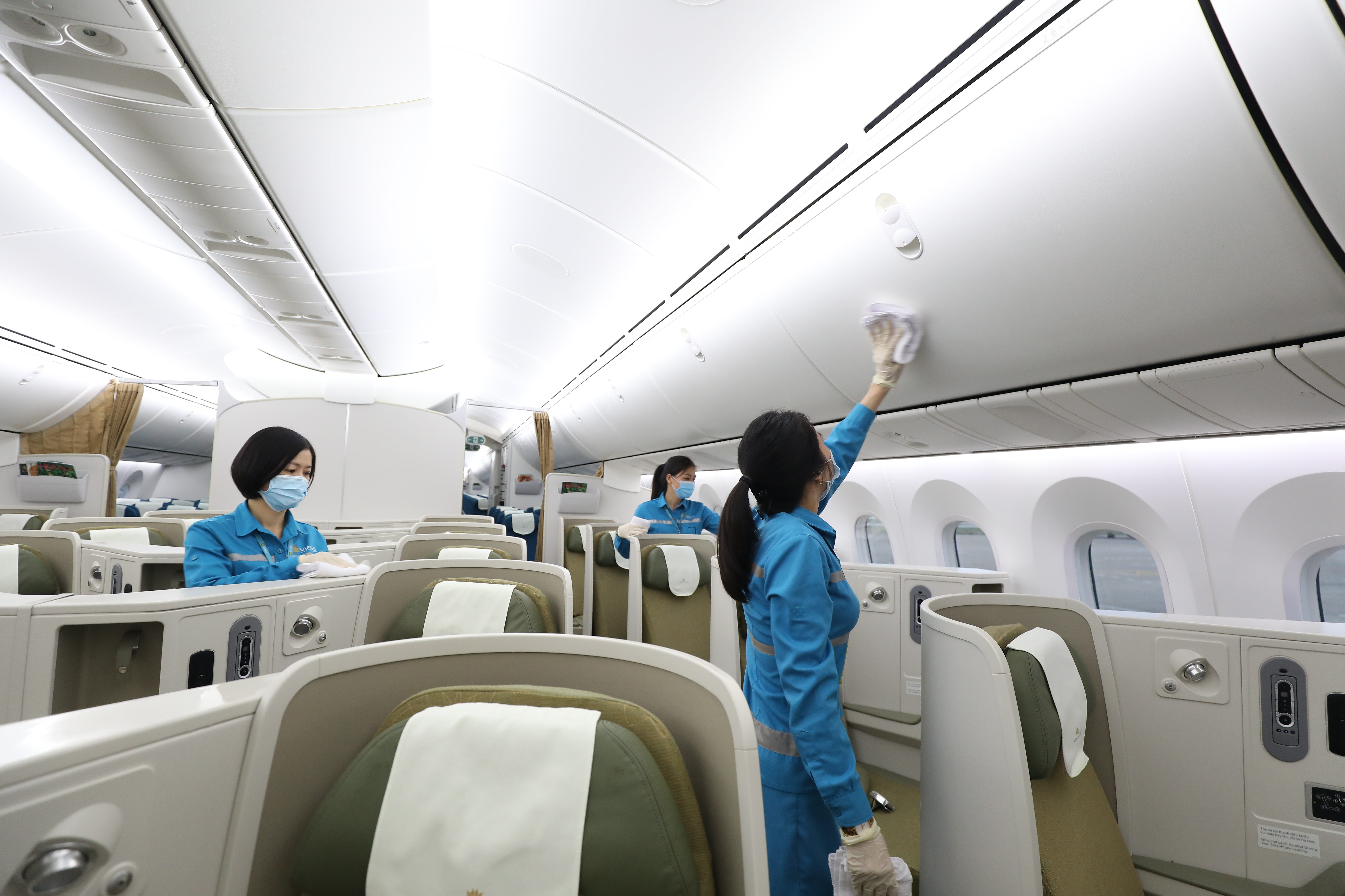 Vệ sinh máy bay – công việc tuy nhỏ mà có “võ”