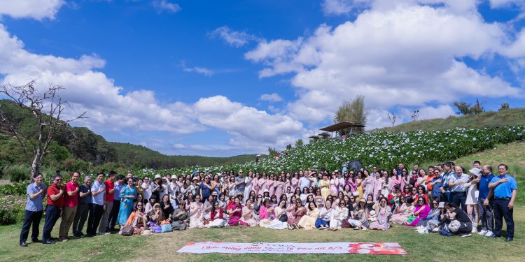 Nghìn đoá hồng VIAGS lan toả yêu thương trong ngày Quốc tế phụ nữ