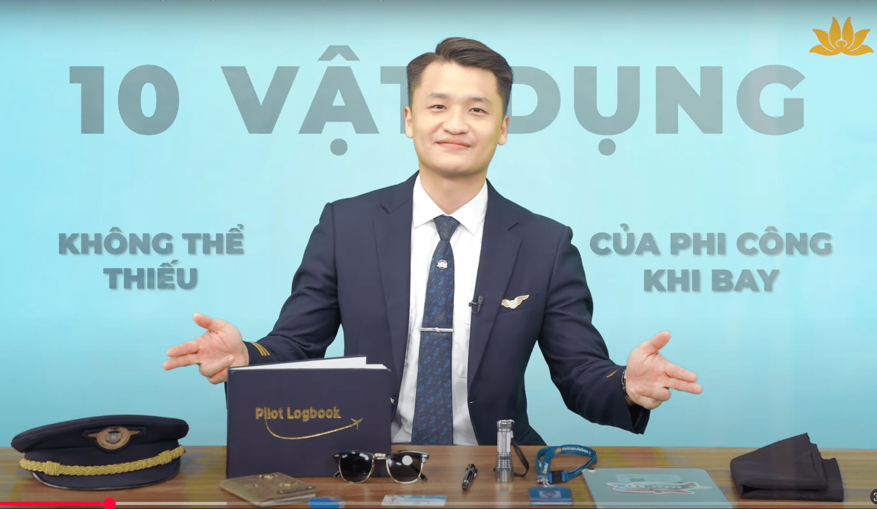 [VNA What] 10 vật dụng không thể thiếu của phi công khi đi làm